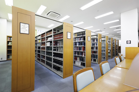 情報センター＜図書館＞