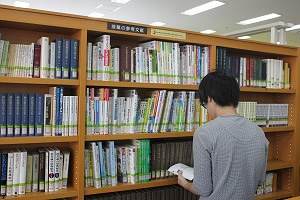 図書館書棚