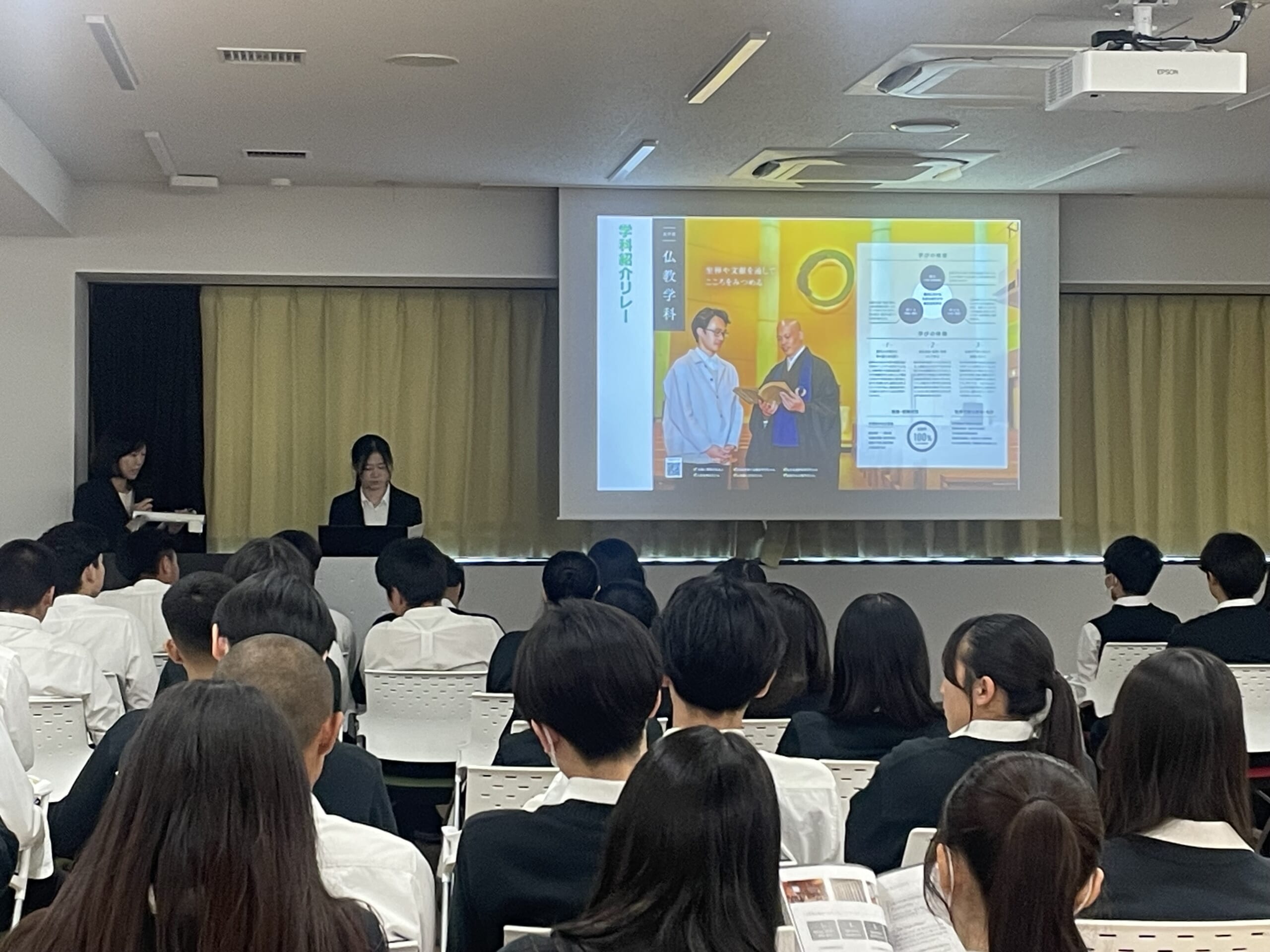 花園高等学校の皆さんに大学説明を行いました。